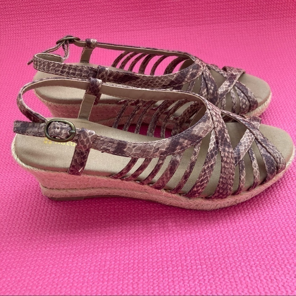 Naturalizer Brewster Womens 8 Tan Reptile print wedge